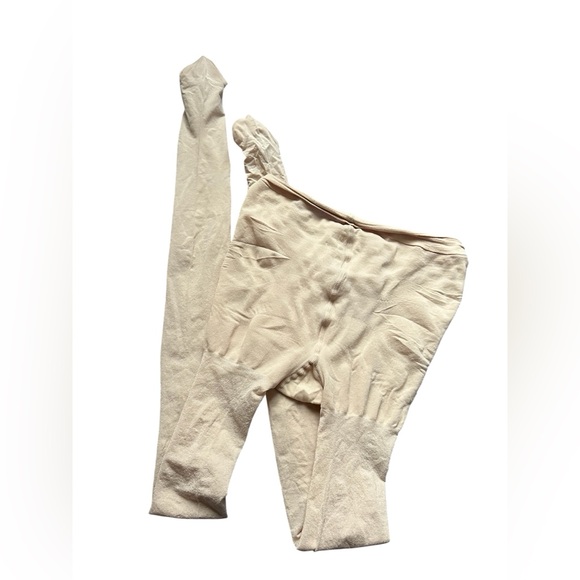 Snag Halo Pantyhose Tights 30 denier Majestic sheer nude sz E 1X 2X 16/18 NWOT - Picture 9 of 12